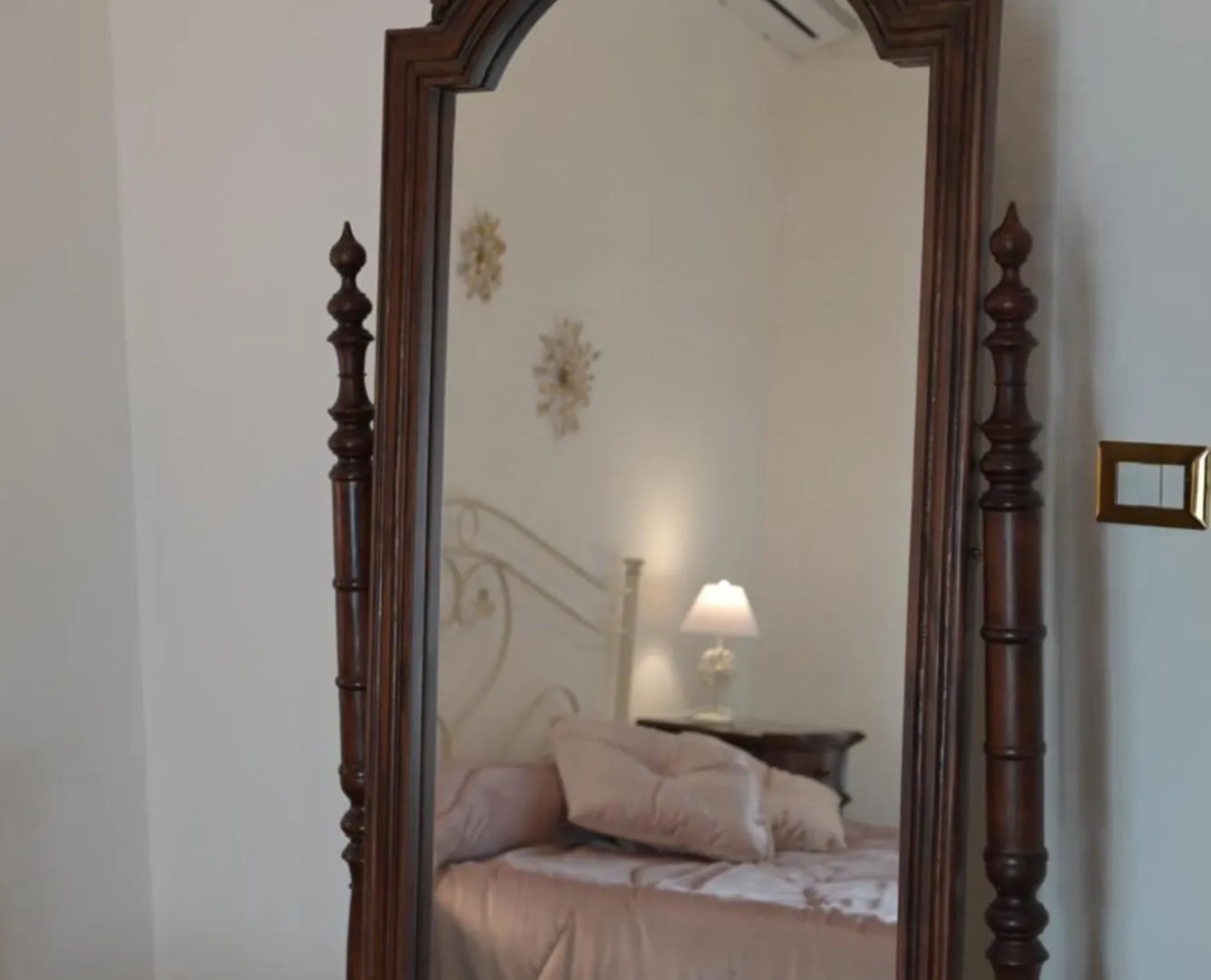 The Rooms Of Swami Bari 0*,  Italy